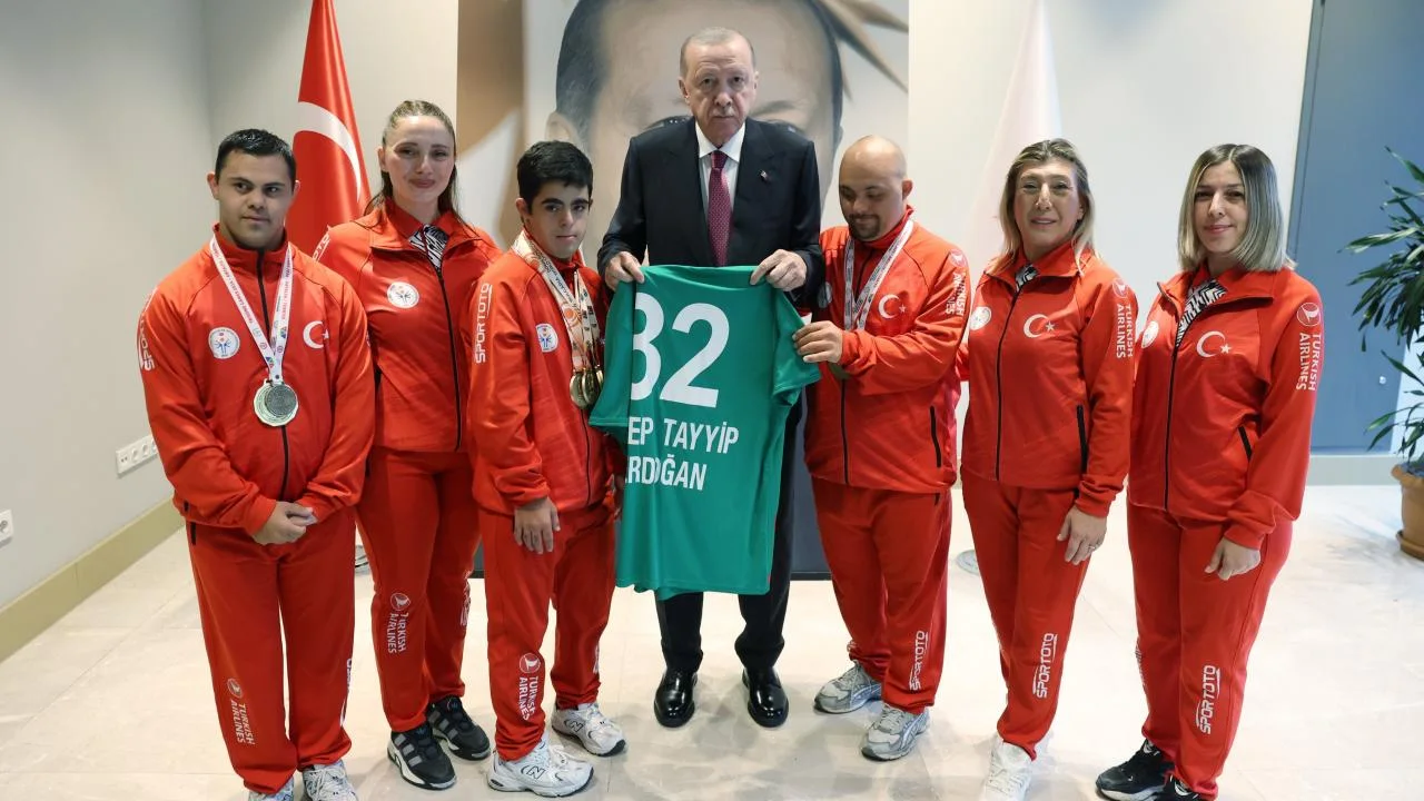 Cumhurbaşkanı Erdoğan, Türkiye Özel Sporcular Spor Federasyonu Temsilcileriyle Görüştü