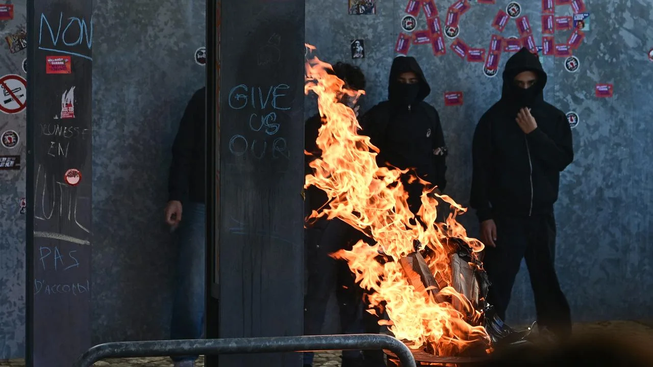 Belçika'da eğitim politikalarına karşı düzenlenen protestolarda 195 kişi gözaltına alındı