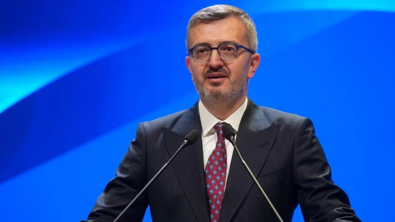 Cumhurbaşkanlığı İletişim Başkanı Duran, Aliya İzetbegoviç'in Ölüm Yıldönümünde Anıtıyla Yayımladı